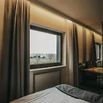 Air Hotel